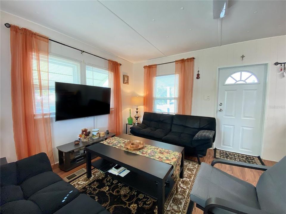 For Sale: $82,900 (3 beds, 2 baths, 828 Square Feet)