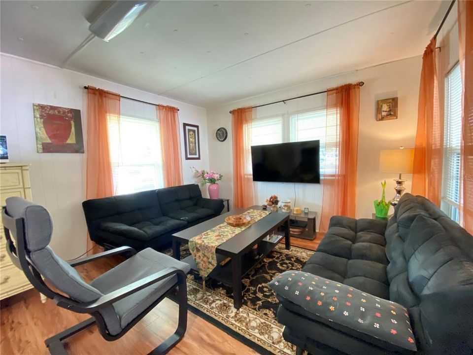 For Sale: $82,900 (3 beds, 2 baths, 828 Square Feet)