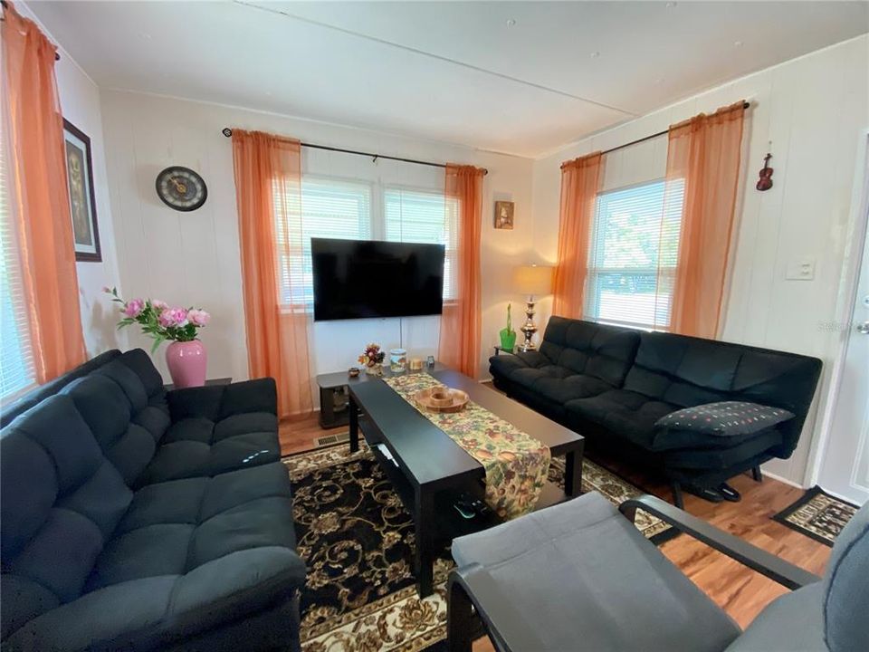 For Sale: $82,900 (3 beds, 2 baths, 828 Square Feet)