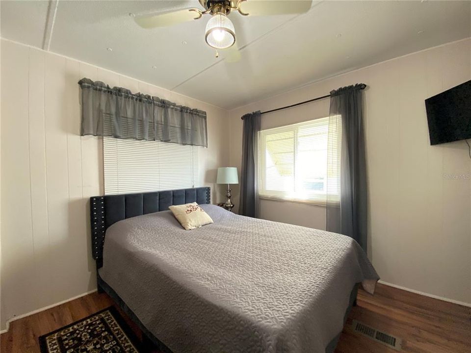 For Sale: $82,900 (3 beds, 2 baths, 828 Square Feet)