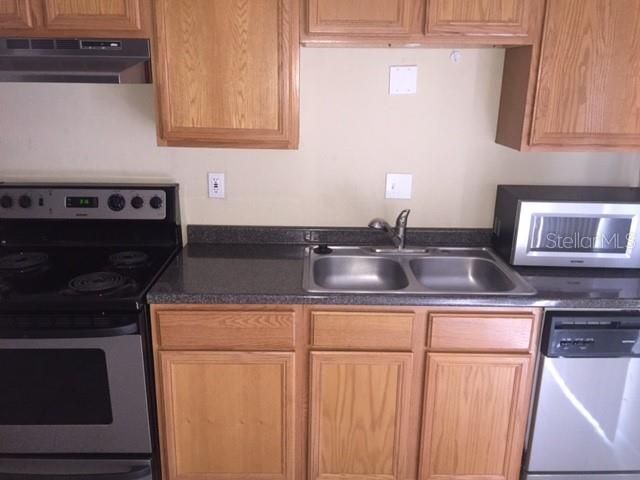 En Renta: $1,600 (3 camas, 2 baños, 1500 Pies cuadrados)