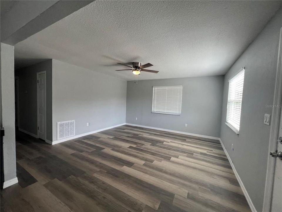 待售: $229,000 (3 贝兹, 2 浴室, 1064 平方英尺)