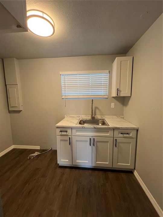 待售: $229,000 (3 贝兹, 2 浴室, 1064 平方英尺)