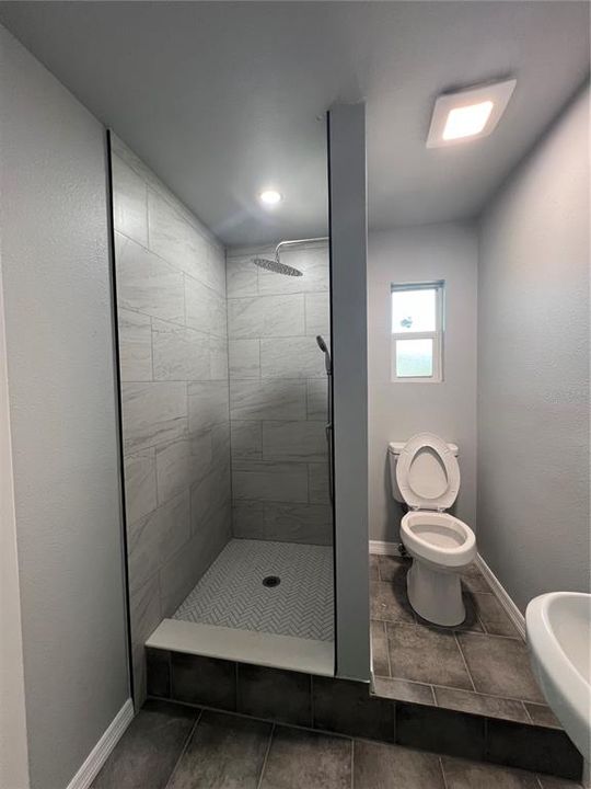 待售: $229,000 (3 贝兹, 2 浴室, 1064 平方英尺)