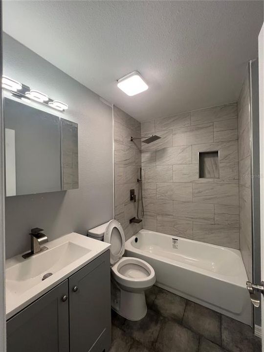 待售: $229,000 (3 贝兹, 2 浴室, 1064 平方英尺)