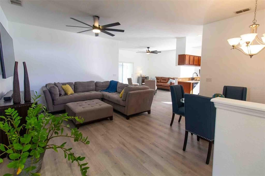 待售: $319,000 (3 贝兹, 2 浴室, 1565 平方英尺)