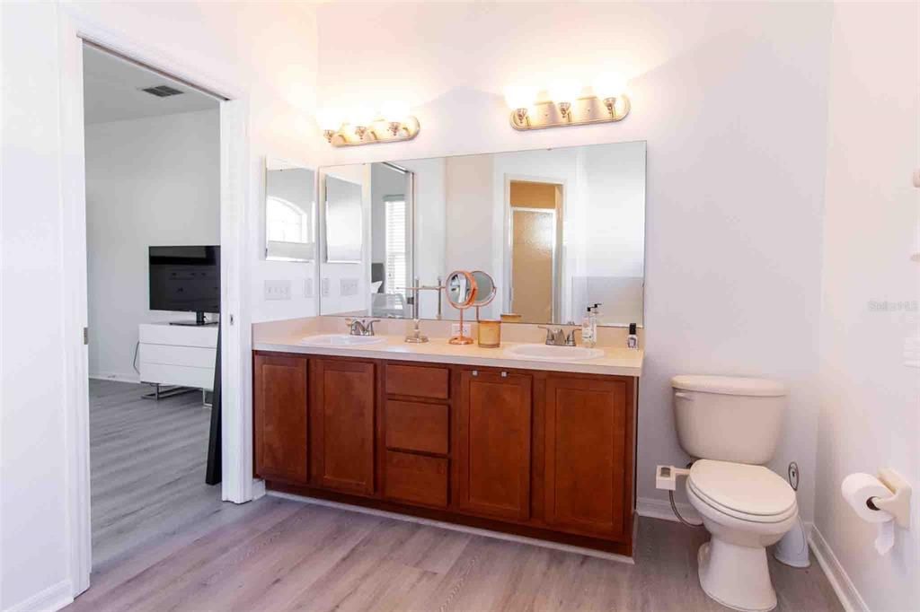 待售: $319,000 (3 贝兹, 2 浴室, 1565 平方英尺)