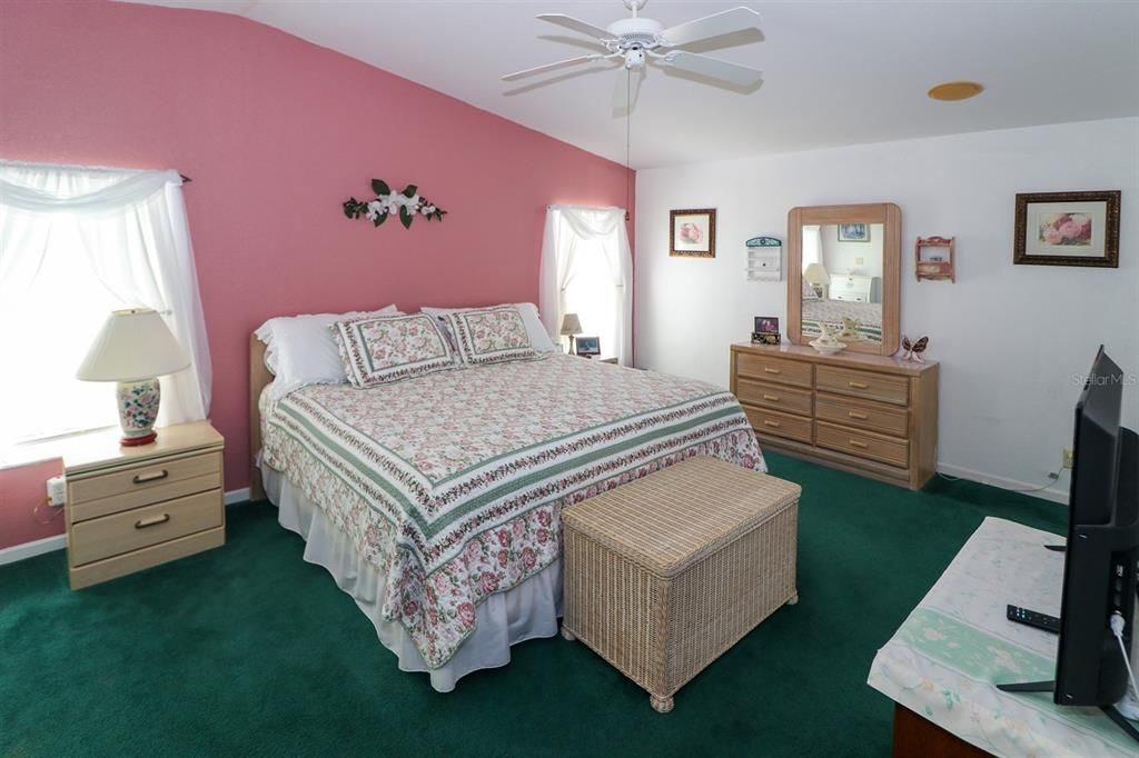 For Sale: $95,000 (2 beds, 2 baths, 1196 Square Feet)