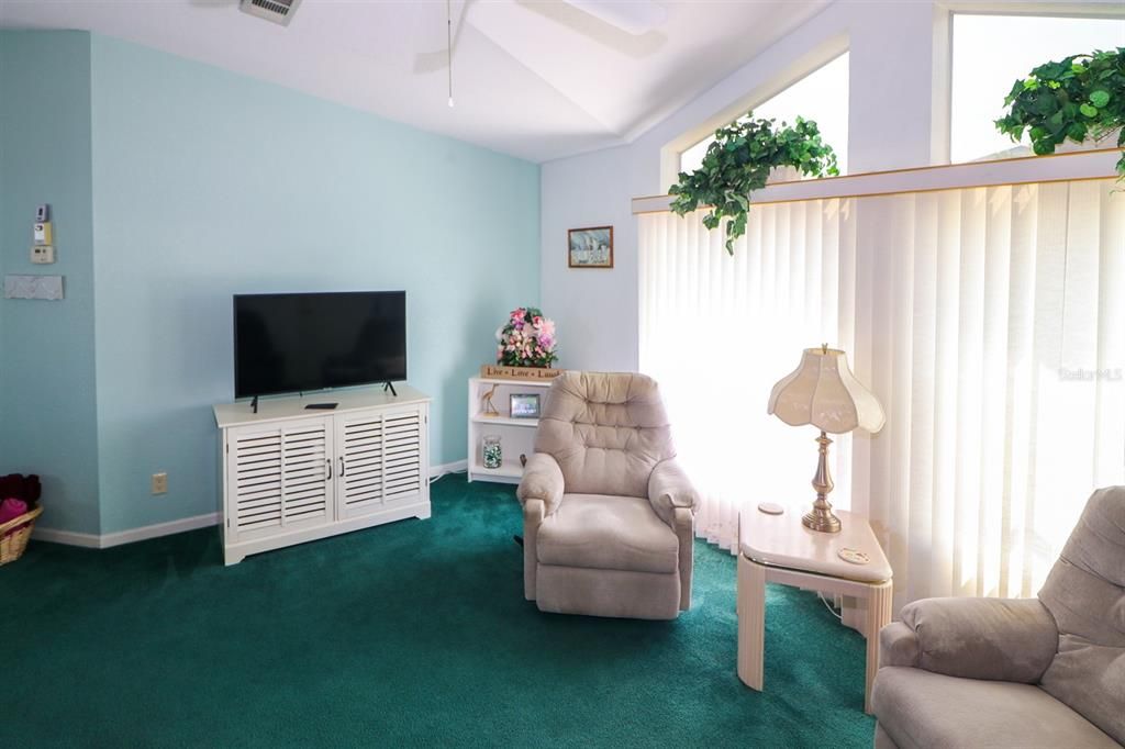 For Sale: $95,000 (2 beds, 2 baths, 1196 Square Feet)