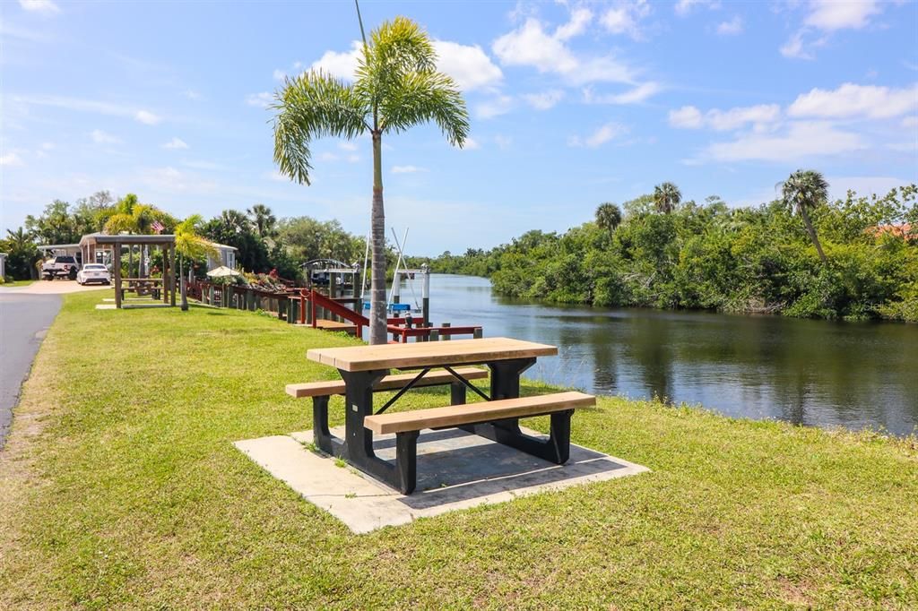 For Sale: $95,000 (2 beds, 2 baths, 1196 Square Feet)