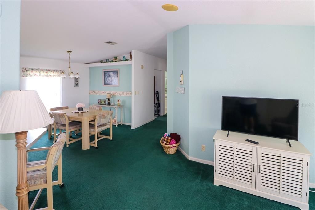 For Sale: $95,000 (2 beds, 2 baths, 1196 Square Feet)