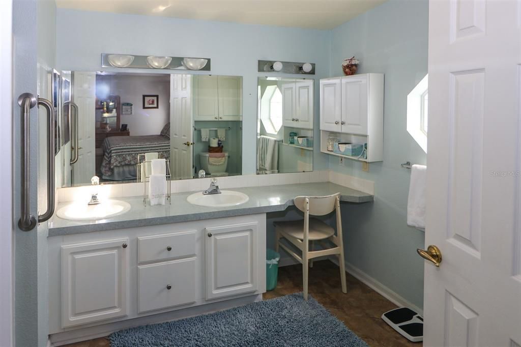 For Sale: $95,000 (2 beds, 2 baths, 1196 Square Feet)