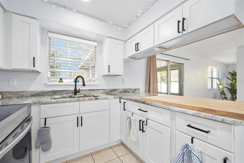 На продажу: $324,900 (3 спален, 2 ванн, 1254 Квадратных фут)