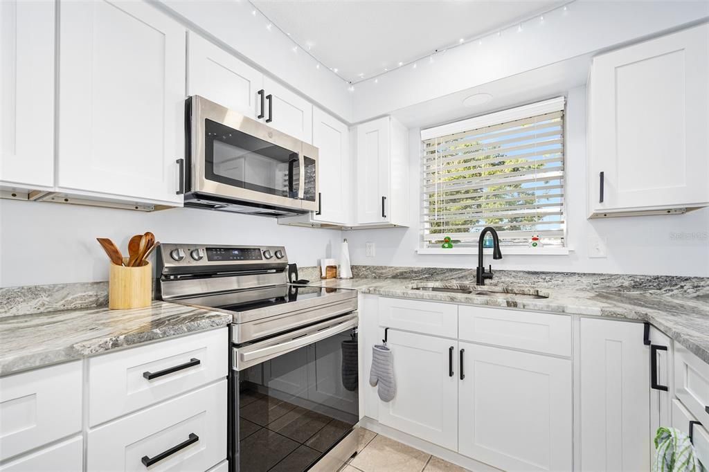 На продажу: $324,900 (3 спален, 2 ванн, 1254 Квадратных фут)