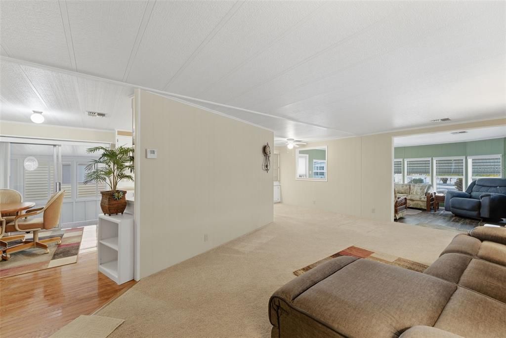 На продажу: $169,900 (3 спален, 2 ванн, 1394 Квадратных фут)