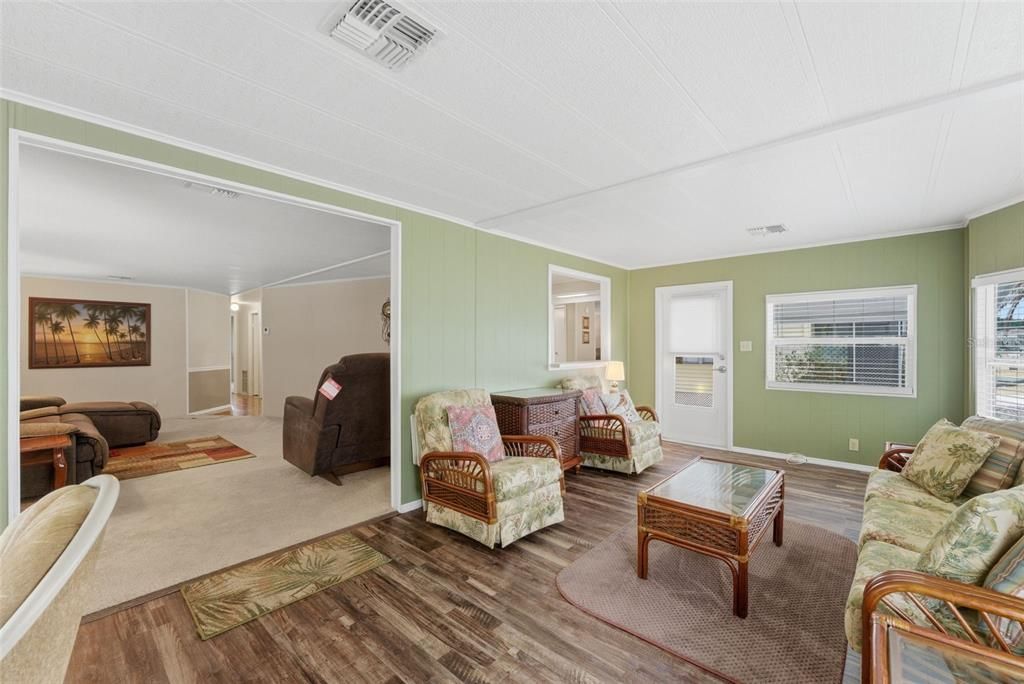 На продажу: $169,900 (3 спален, 2 ванн, 1394 Квадратных фут)