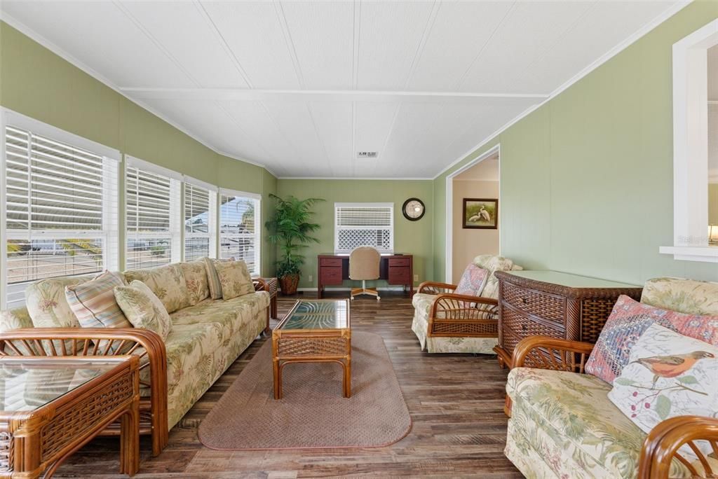 На продажу: $169,900 (3 спален, 2 ванн, 1394 Квадратных фут)