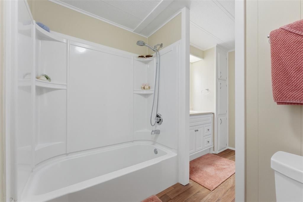 На продажу: $169,900 (3 спален, 2 ванн, 1394 Квадратных фут)