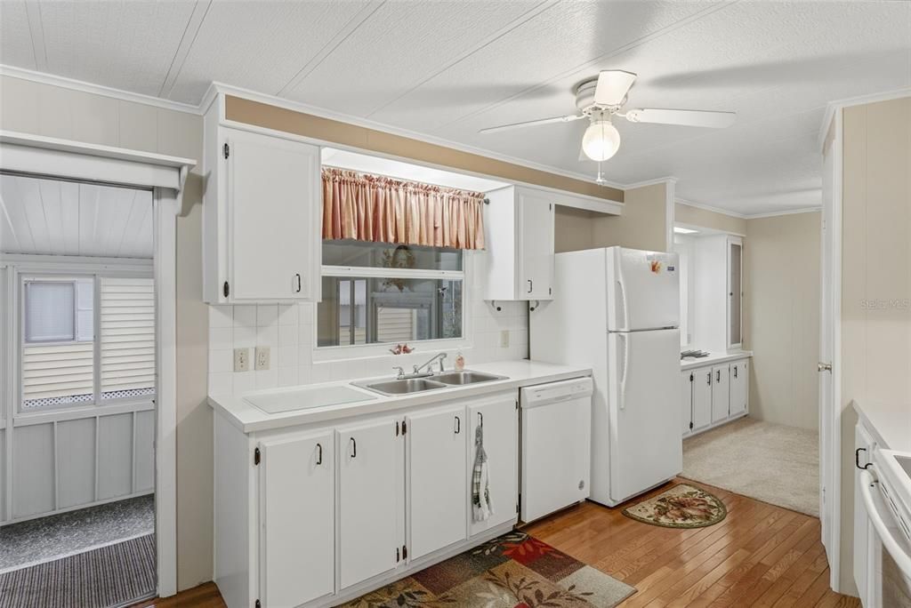 На продажу: $169,900 (3 спален, 2 ванн, 1394 Квадратных фут)