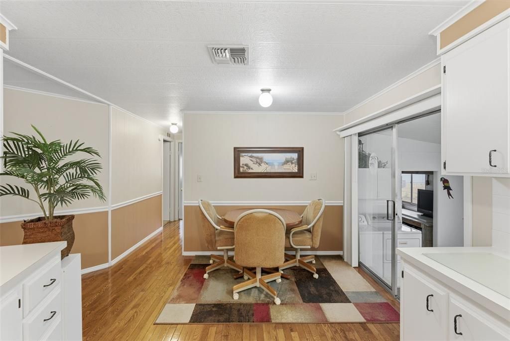 На продажу: $169,900 (3 спален, 2 ванн, 1394 Квадратных фут)