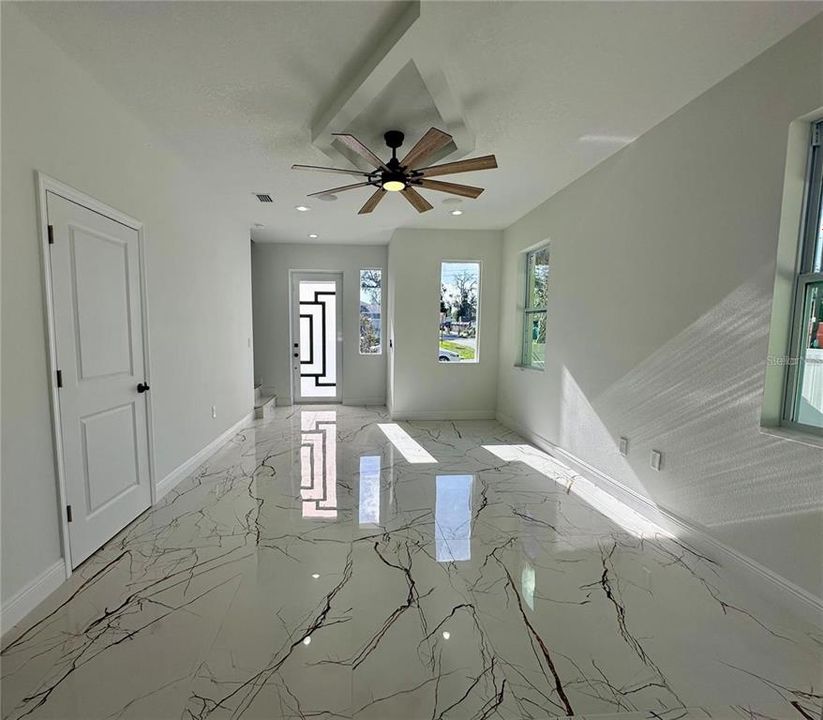 En Venta: $449,900 (3 camas, 2 baños, 1675 Pies cuadrados)