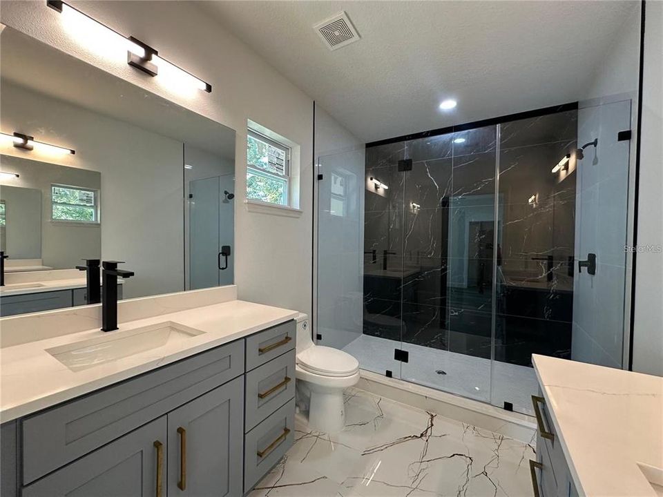 En Venta: $449,900 (3 camas, 2 baños, 1675 Pies cuadrados)