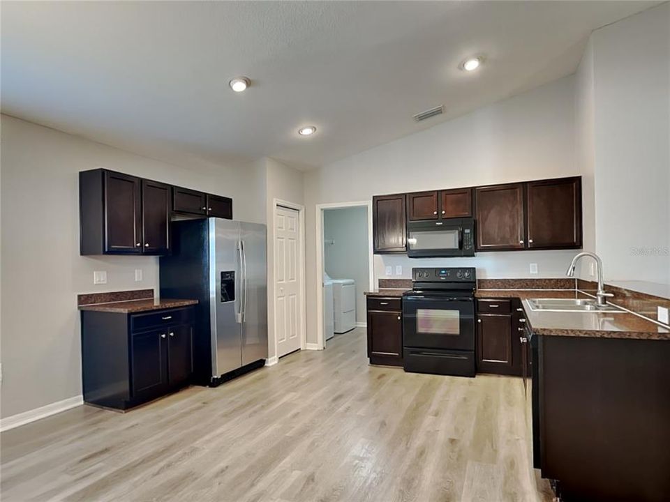 出租: $1,949 (3 贝兹, 2 浴室, 1478 平方英尺)