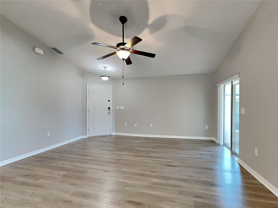 出租: $1,949 (3 贝兹, 2 浴室, 1478 平方英尺)