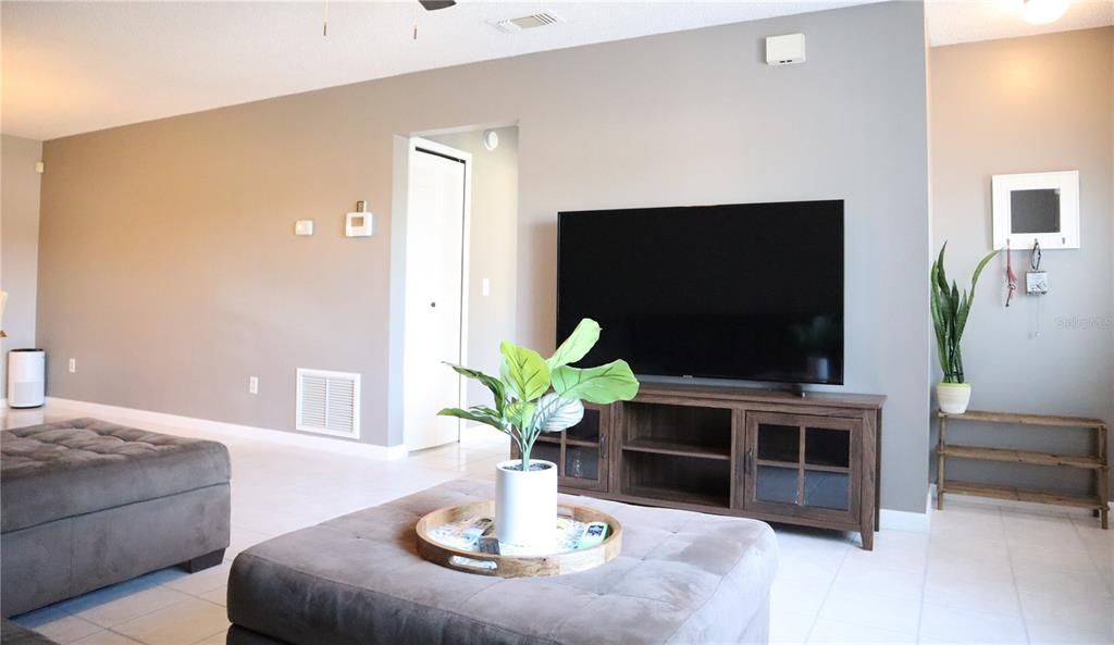 En Venta: $374,900 (4 camas, 2 baños, 1313 Pies cuadrados)