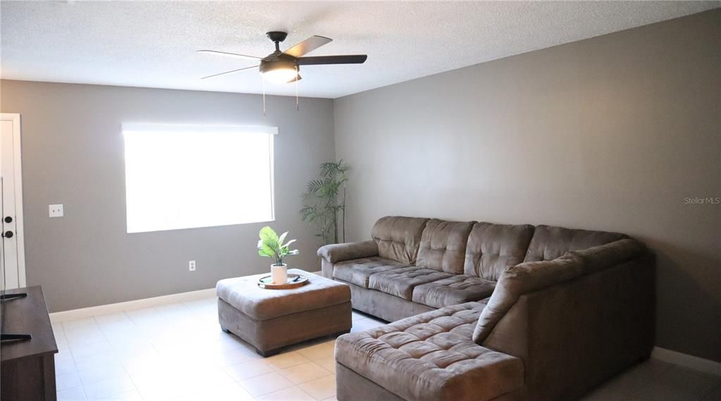 En Venta: $374,900 (4 camas, 2 baños, 1313 Pies cuadrados)