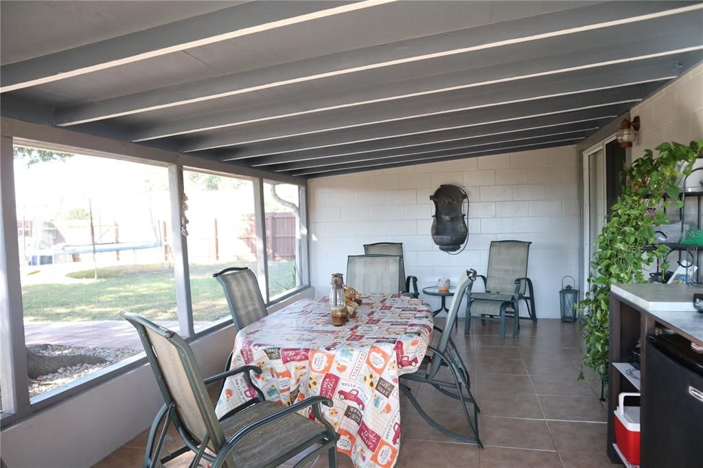 En Venta: $374,900 (4 camas, 2 baños, 1313 Pies cuadrados)