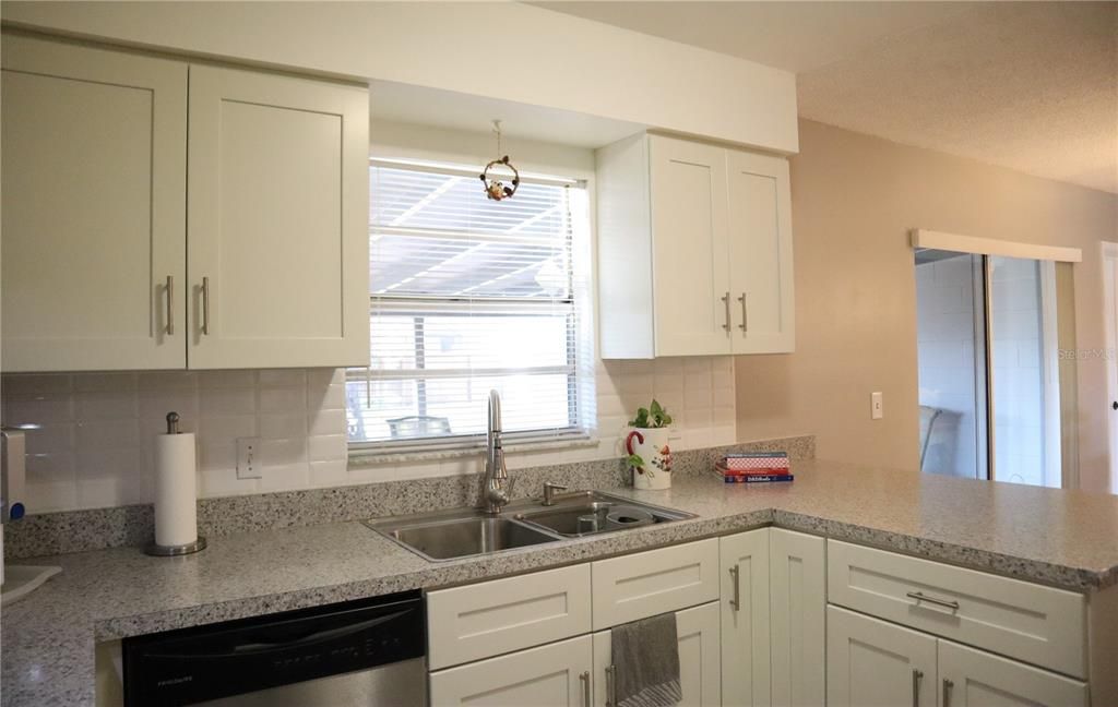 En Venta: $374,900 (4 camas, 2 baños, 1313 Pies cuadrados)