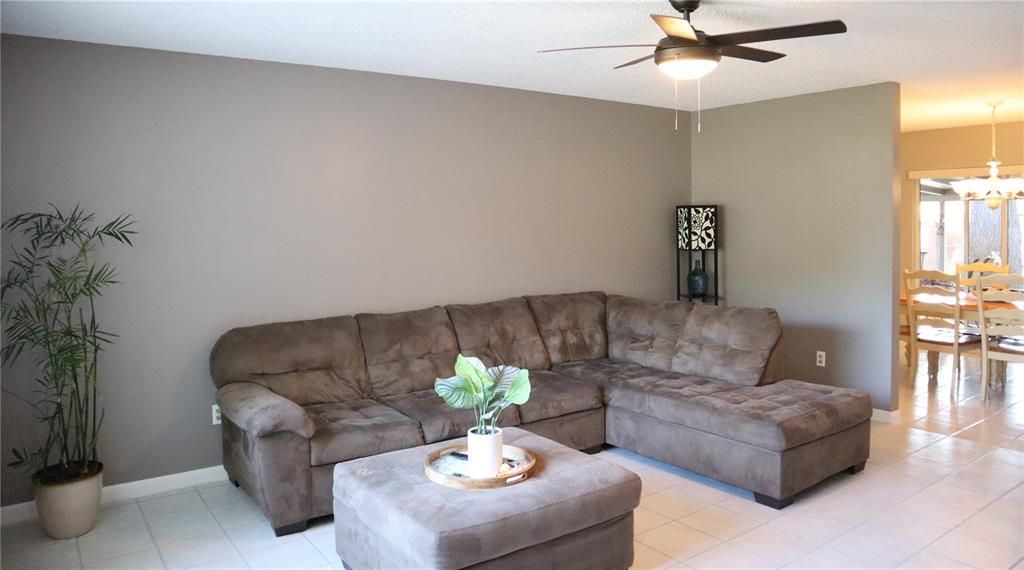 En Venta: $374,900 (4 camas, 2 baños, 1313 Pies cuadrados)