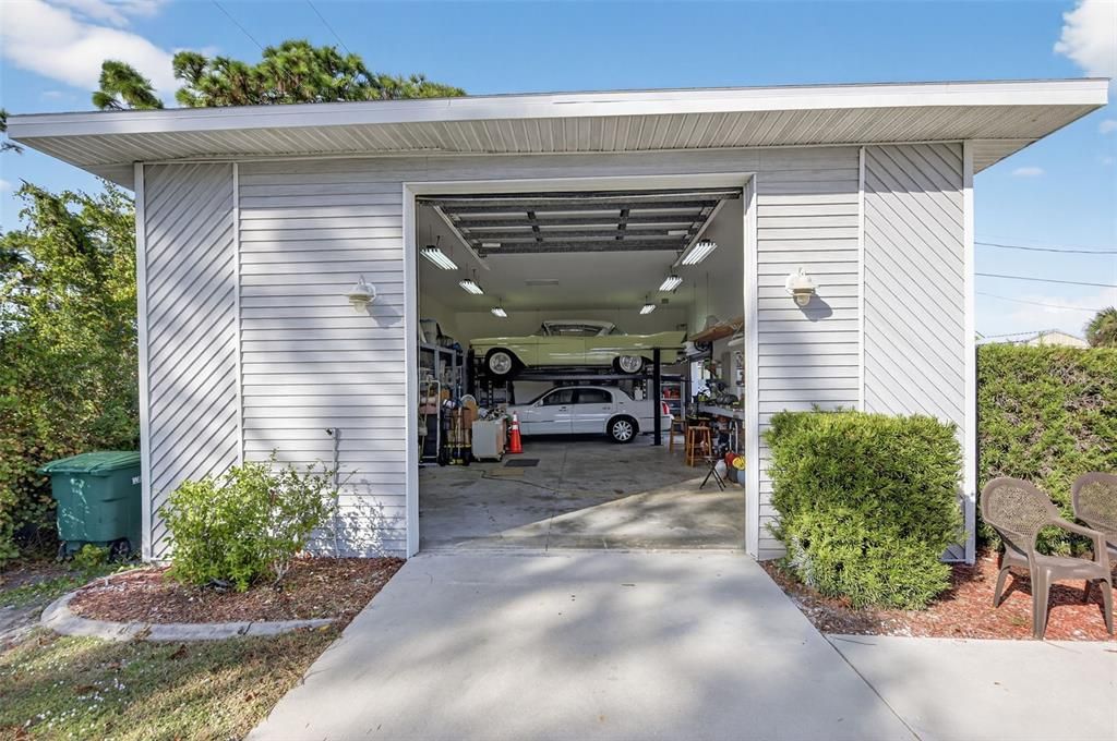 For Sale: $798,000 (3 beds, 2 baths, 2420 Square Feet)