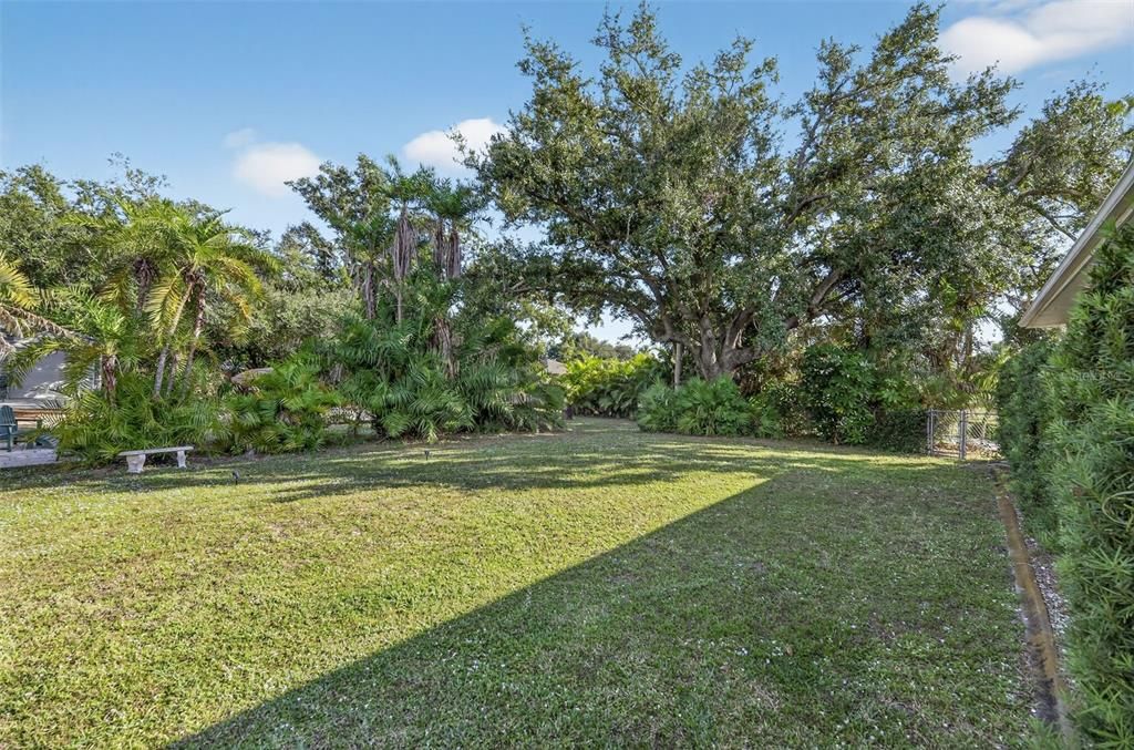 For Sale: $798,000 (3 beds, 2 baths, 2420 Square Feet)