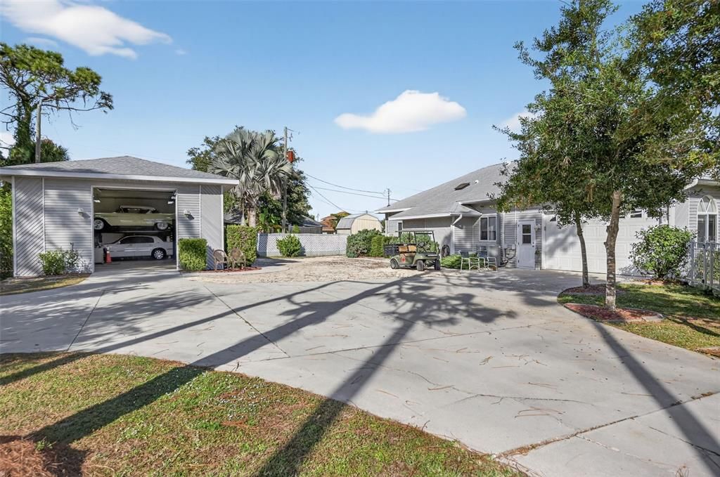 For Sale: $798,000 (3 beds, 2 baths, 2420 Square Feet)