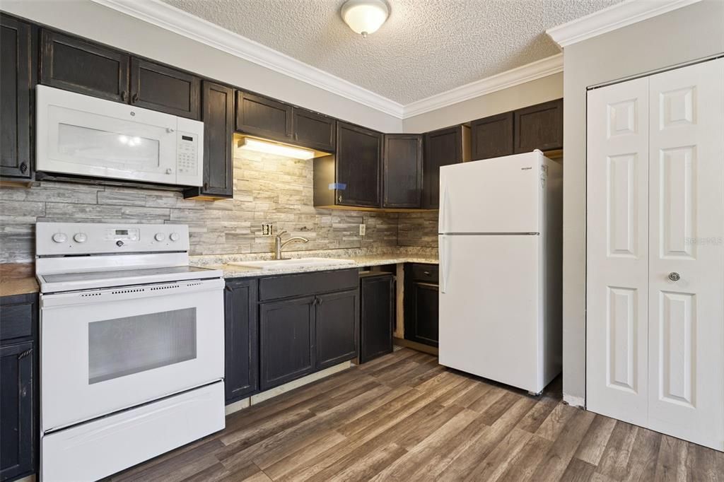 待售: $182,000 (3 贝兹, 1 浴室, 1250 平方英尺)