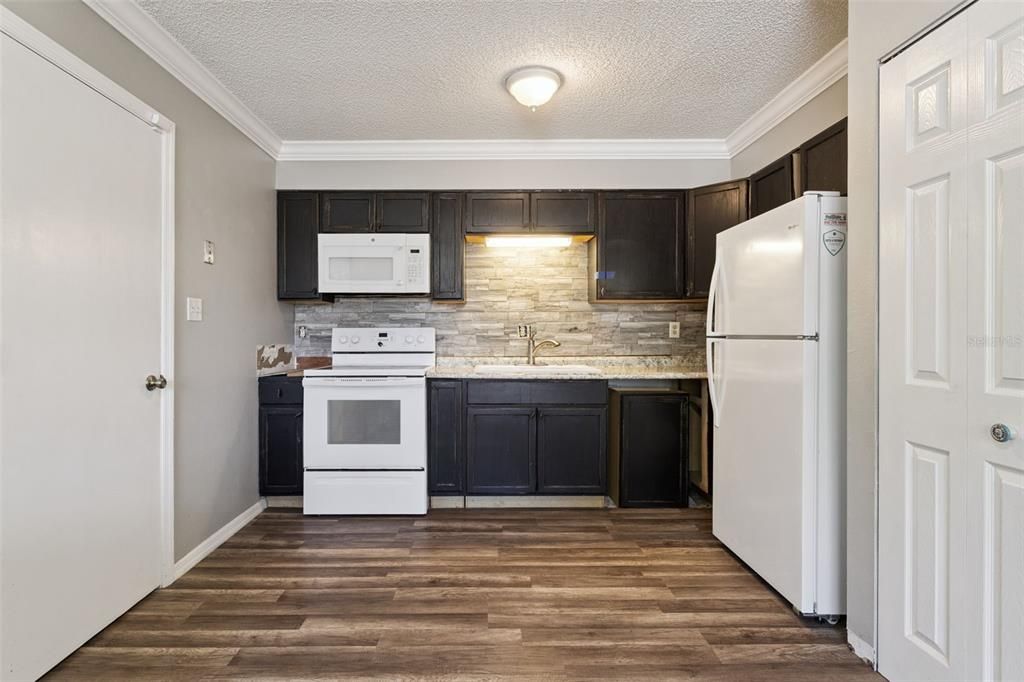 待售: $182,000 (3 贝兹, 1 浴室, 1250 平方英尺)