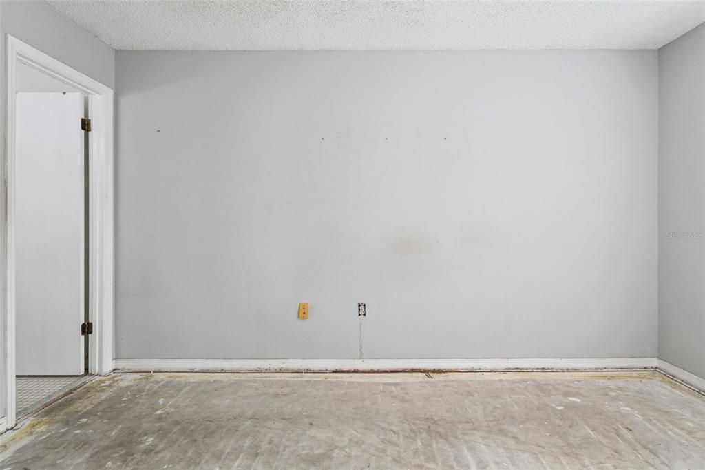 待售: $182,000 (3 贝兹, 1 浴室, 1250 平方英尺)