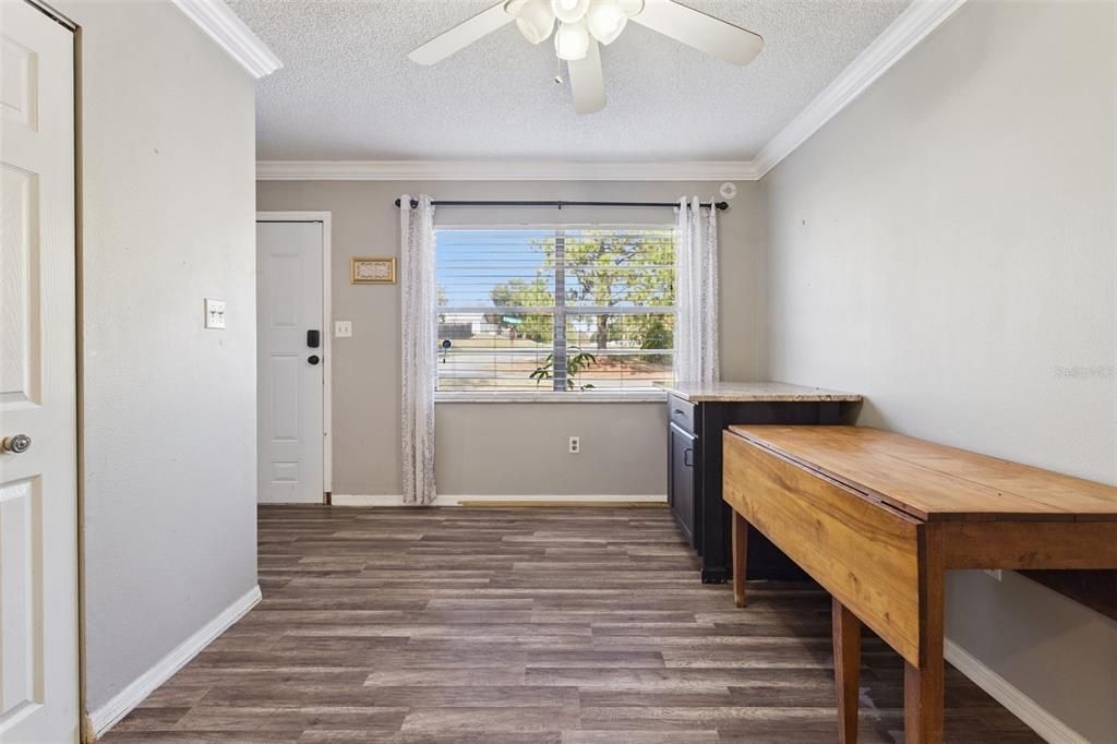 待售: $182,000 (3 贝兹, 1 浴室, 1250 平方英尺)