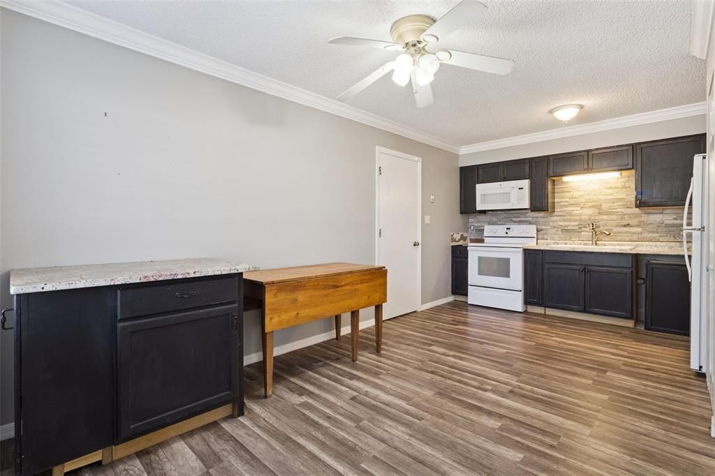 待售: $182,000 (3 贝兹, 1 浴室, 1250 平方英尺)