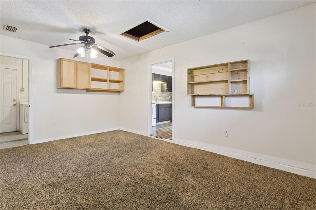 待售: $182,000 (3 贝兹, 1 浴室, 1250 平方英尺)