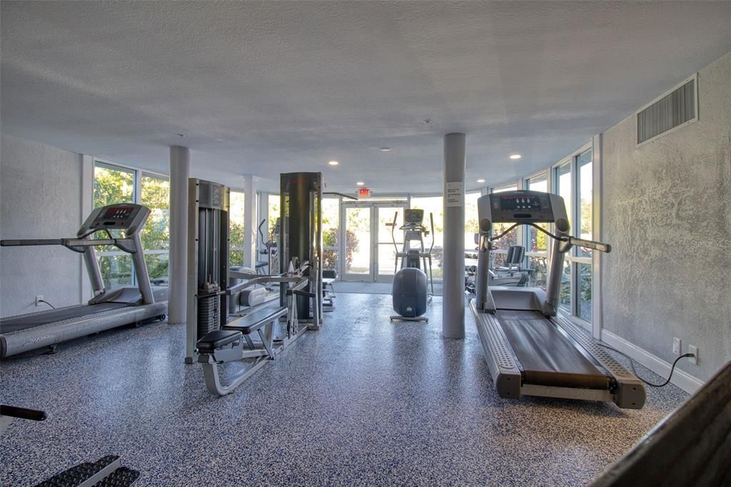 For Rent: $1,850 (2 beds, 1 baths, 887 Square Feet)