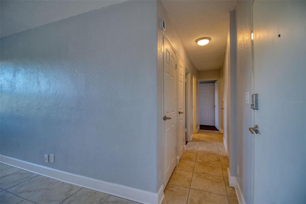 For Rent: $1,850 (2 beds, 1 baths, 887 Square Feet)