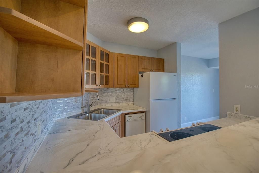 For Rent: $1,850 (2 beds, 1 baths, 887 Square Feet)