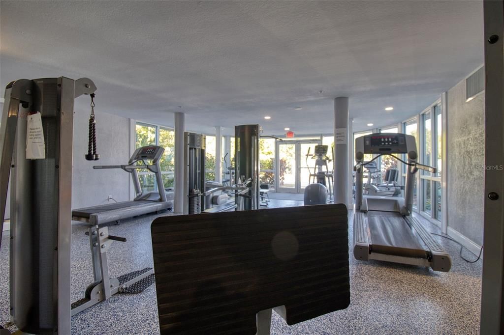 For Rent: $1,850 (2 beds, 1 baths, 887 Square Feet)