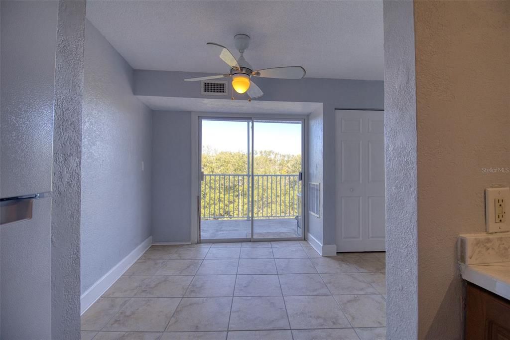 For Rent: $1,850 (2 beds, 1 baths, 887 Square Feet)