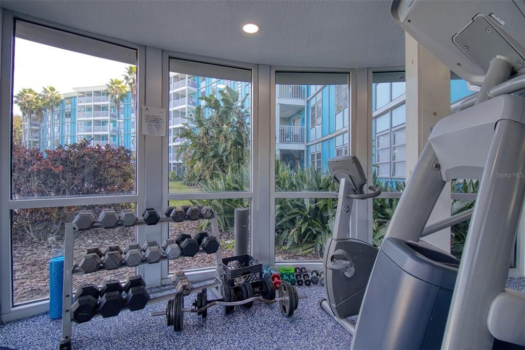 For Rent: $1,850 (2 beds, 1 baths, 887 Square Feet)