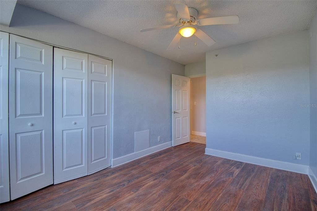 For Rent: $1,850 (2 beds, 1 baths, 887 Square Feet)