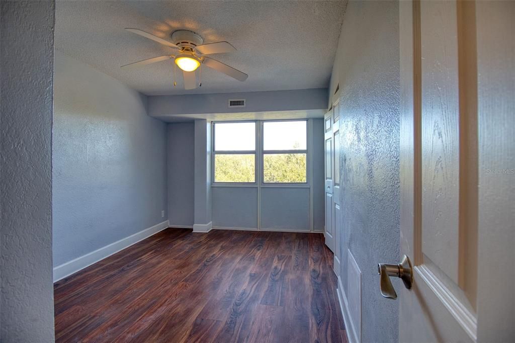 For Rent: $1,850 (2 beds, 1 baths, 887 Square Feet)